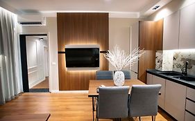 Luxury Apartment At Condor Center