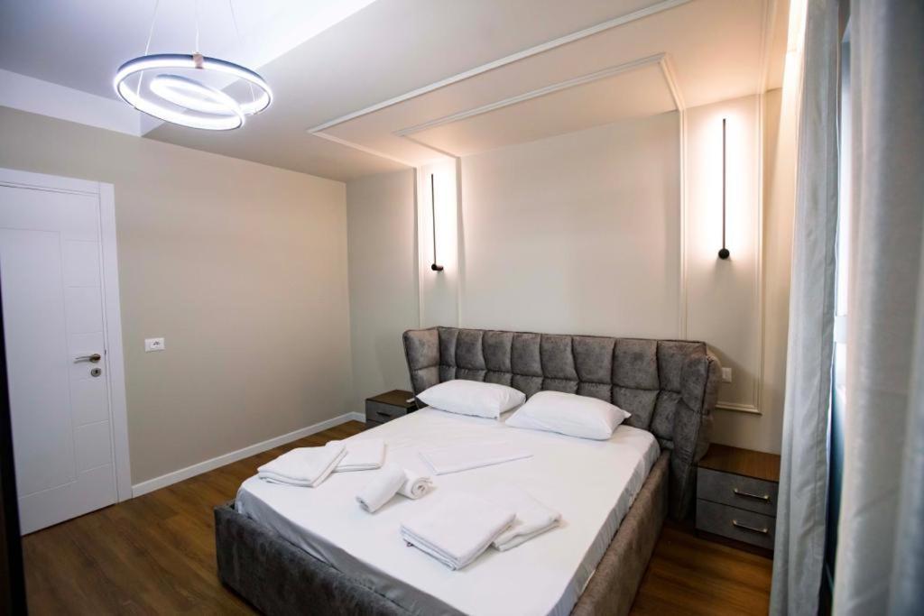 Luxury Apartment At Condor Center Tirana Exterior photo