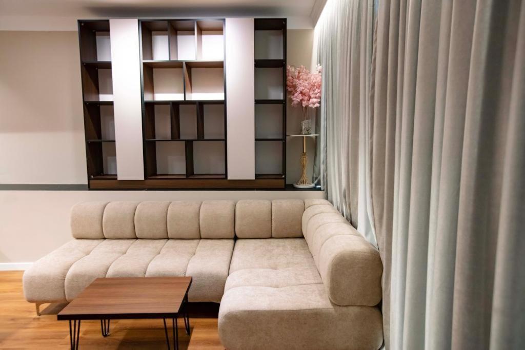 Luxury Apartment At Condor Center Tirana Exterior photo