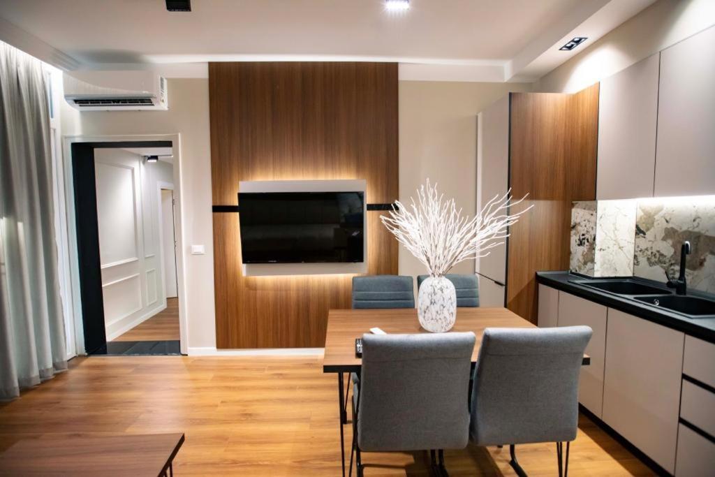 Luxury Apartment At Condor Center Tirana Exterior photo