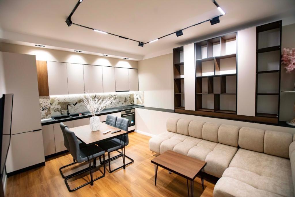 Luxury Apartment At Condor Center Tirana Exterior photo